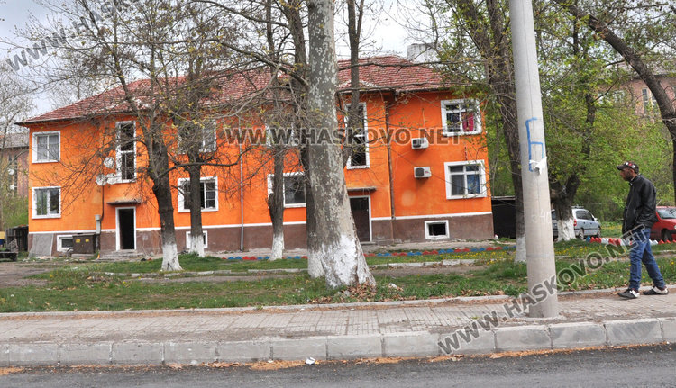 Блокът, в който живеят арестуваните