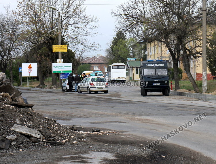 Блокират кв. Марийно, задържани са 5 души за рекет и лихварство в Димитровград