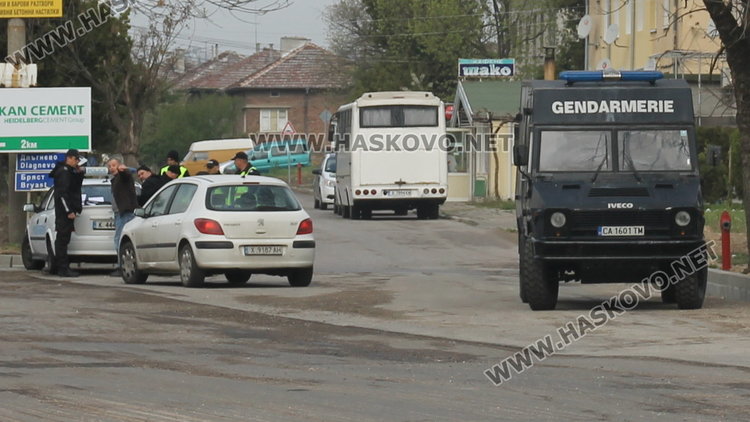 Блокират кв. Марийно, задържани са 5 души за рекет и лихварство в Димитровград
