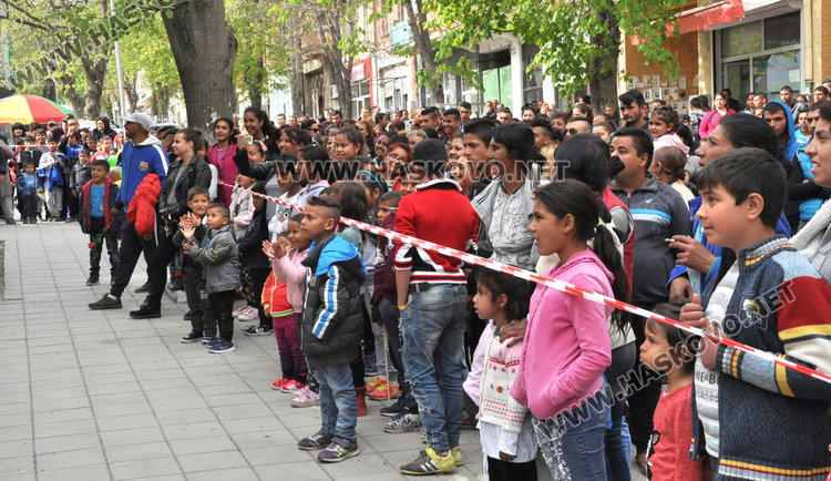 Медали за шампиони по борба в Международния ден на ромите