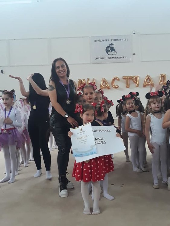 Каубойките от „Калия“ със злато от гимнастрадата, състезателките на „Аида“ с 3 медала