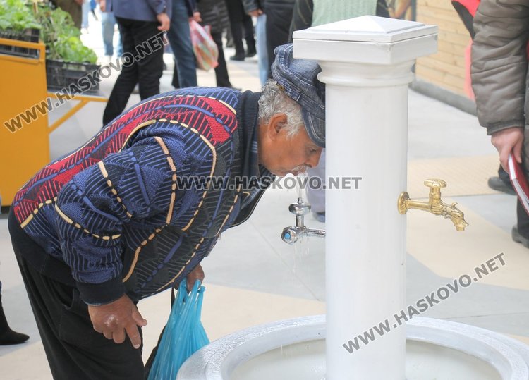 Заработи новият Бабин пазар в Димитровград – кметът и областният си напазаруваха