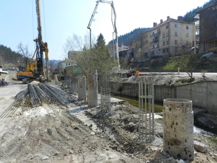 Мадан ще има нов паркинг с близо 100 места и нова градска градина