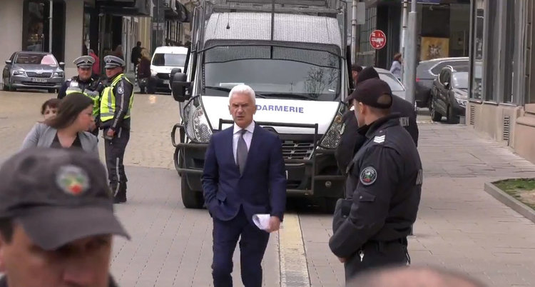 Нинова търси консенсус  при президента за нов антикорупционен закон