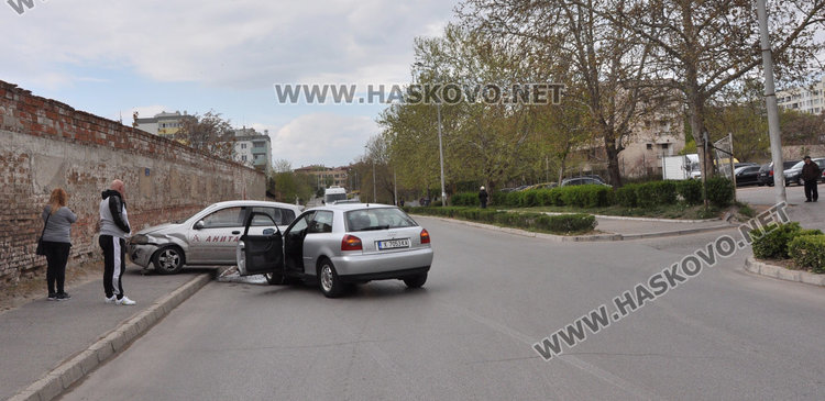 Ауди и Шевролет катастрофираха до бившата казарма в Хасково