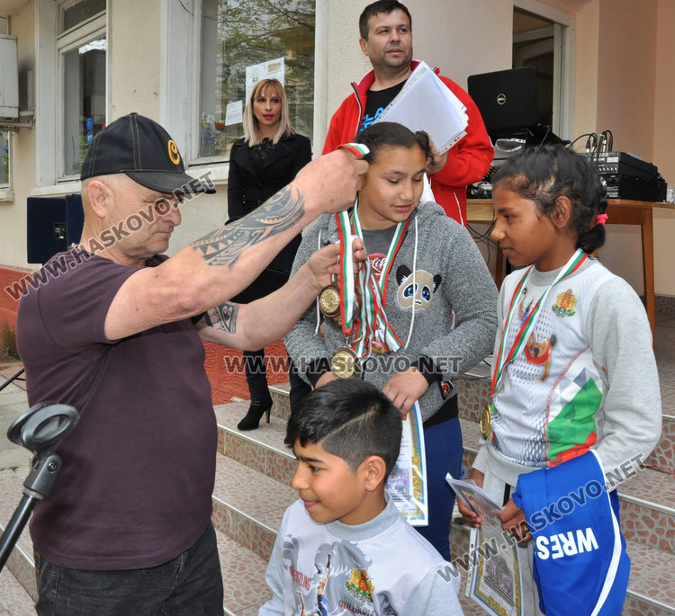 Росен Бонев връчи отличията