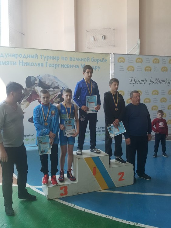 С куп медали се завърнаха димитровградските борци от международни турнири