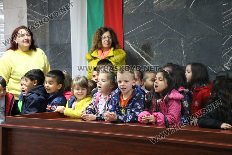 Час по гражданско образование в съда и Историческия музей за най-малките