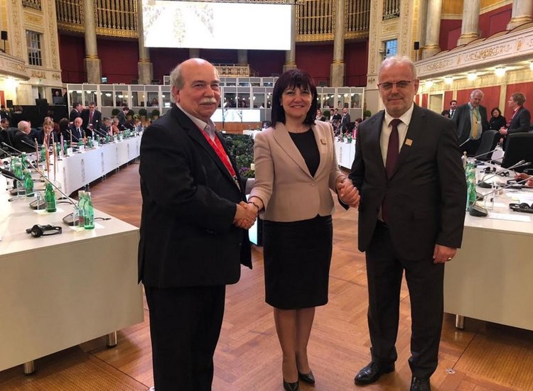 Цвета Караянчева на форум на председателите на парламенти на държавите от ЕС