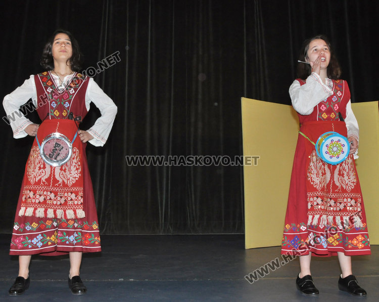 Млади театрали от „Боратино“ с прощъпулник на сцената в пиесата „Билети за рая“