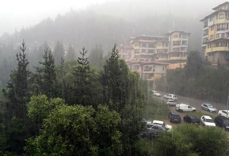 Жълт код за обилни валежи в Смолян и 15 области