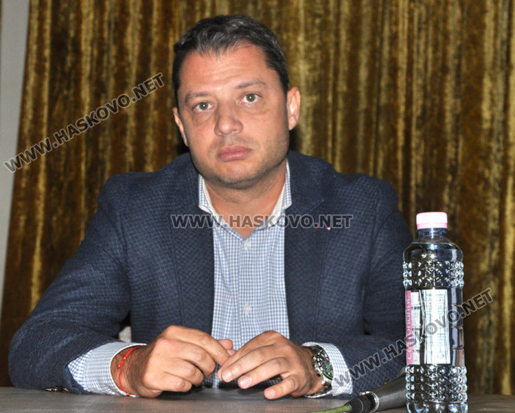 Делян Добрев подаде оставка като депутат заради "Апартаментгейт"