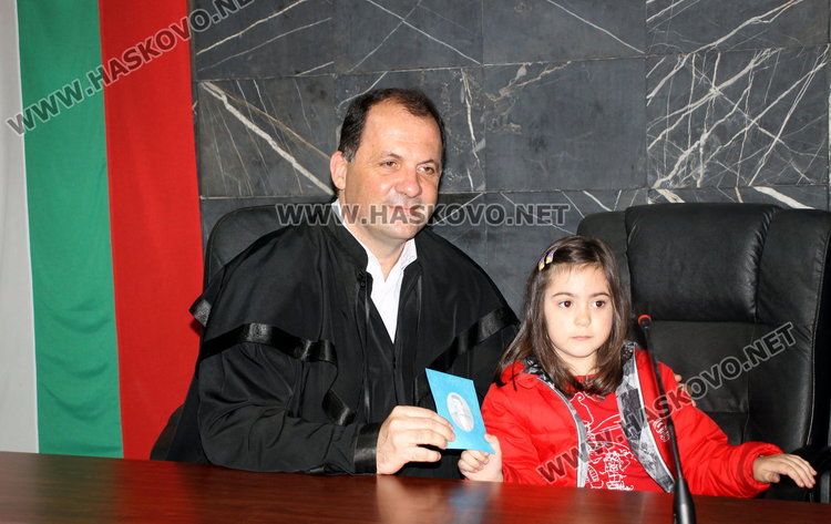 Час по гражданско образование в съда и Историческия музей за най-малките