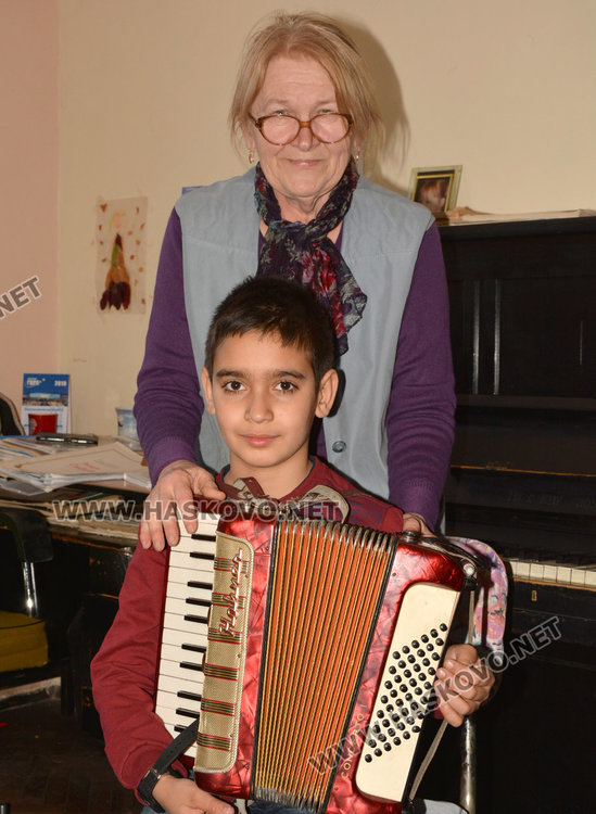 Акордеонистът Ники Златков спечели златен медал от фестивал в Македония