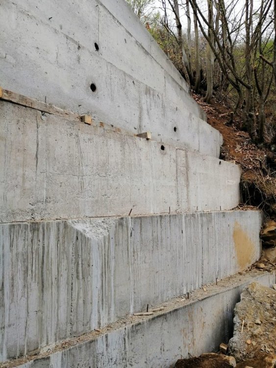 Овладяно е свлачище, застрашаващо да откъсне от света момчилградско село