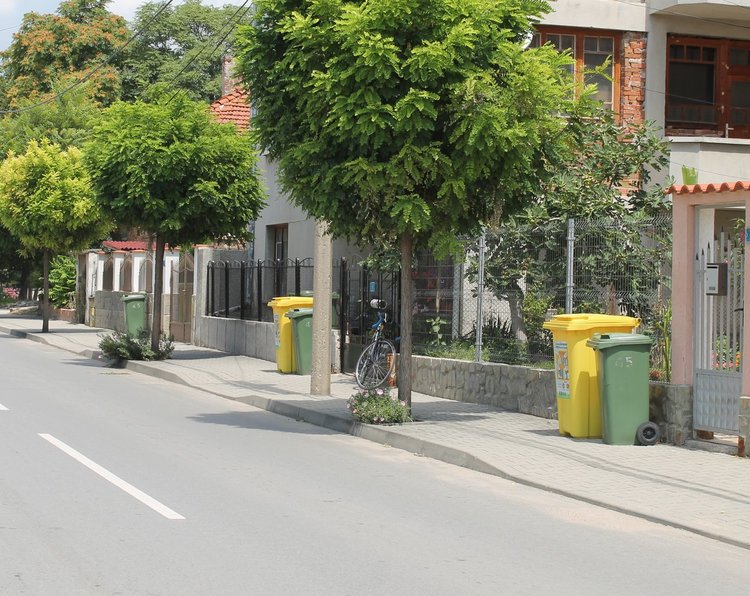 Свиленград събира разделно боклука от врата на врата