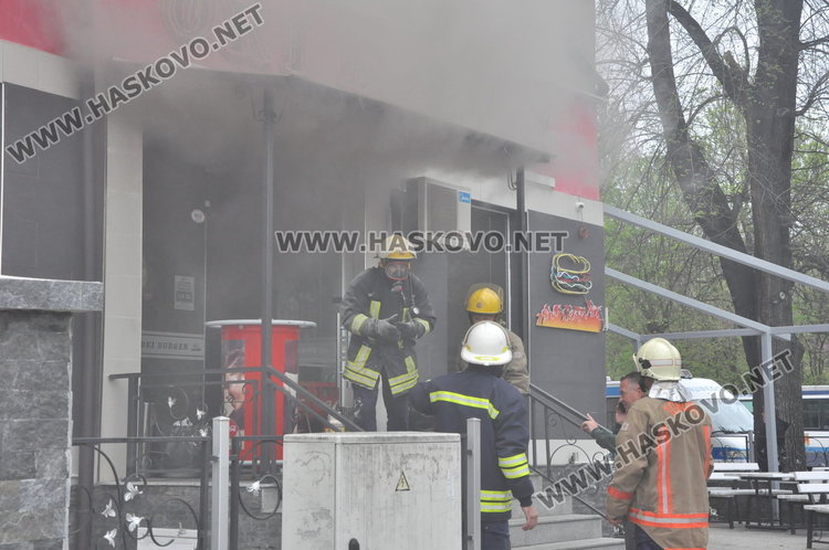 Пожар в заведение до училище „Смирненски“