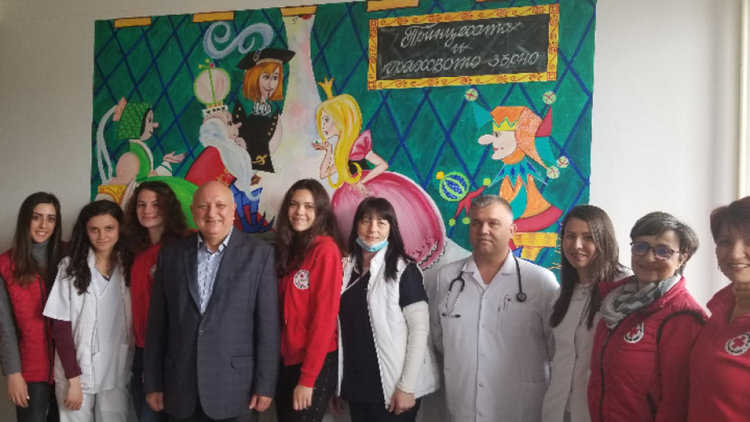 Доброволците от БМЧК-Кърджали зарадваха децата в детското отделение на болницата