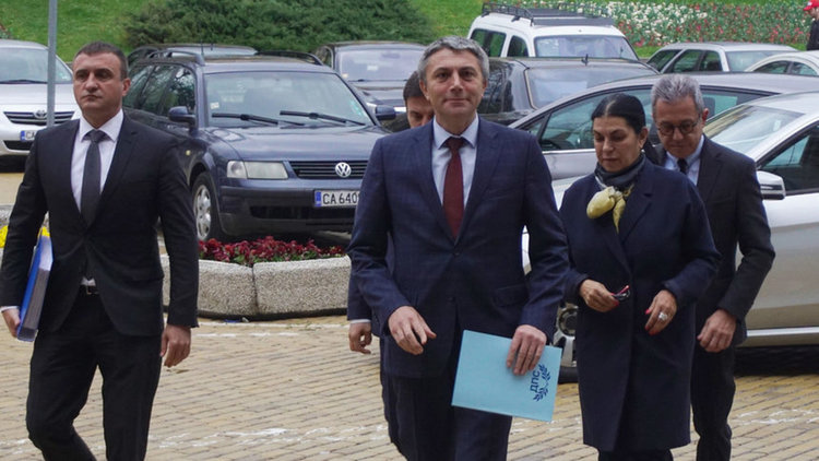 ДПС ще избира измежду 100 номинирани за евродепутати