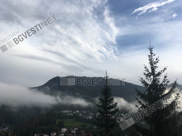 Облачно и дъждовно в четвъртък, с гръмотевици и вятър