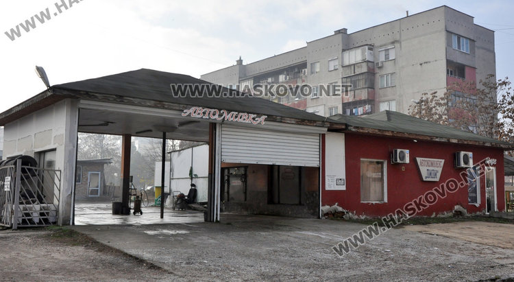 паркинга на Ем. Станев с запалените бусове в Димитровград