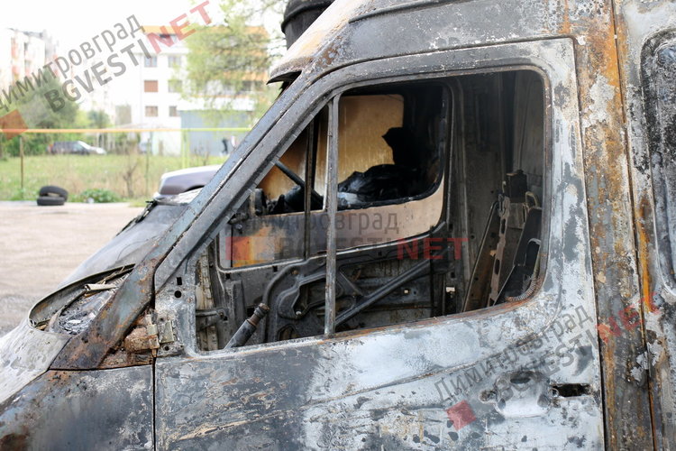 Изгорели бусове на паркинг в Димитровград