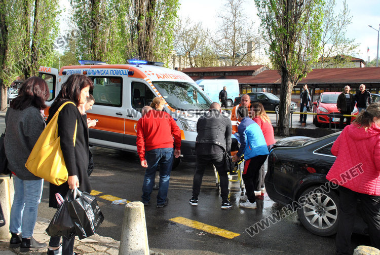 Водачка с Голф блъсна мъж до Младежкия център в Хасково и избяга