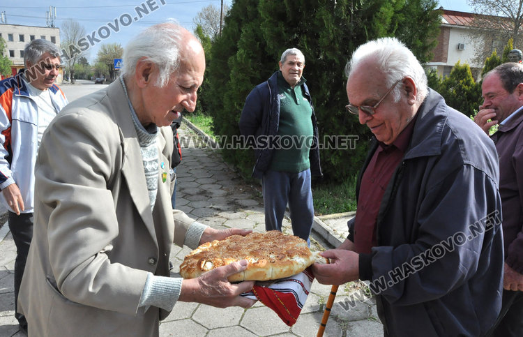 Отбелязаха Деня на авиацията и космонавтиката край самолета в Узунджово