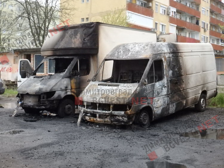Изгорели бусове на паркинг в Димитровград