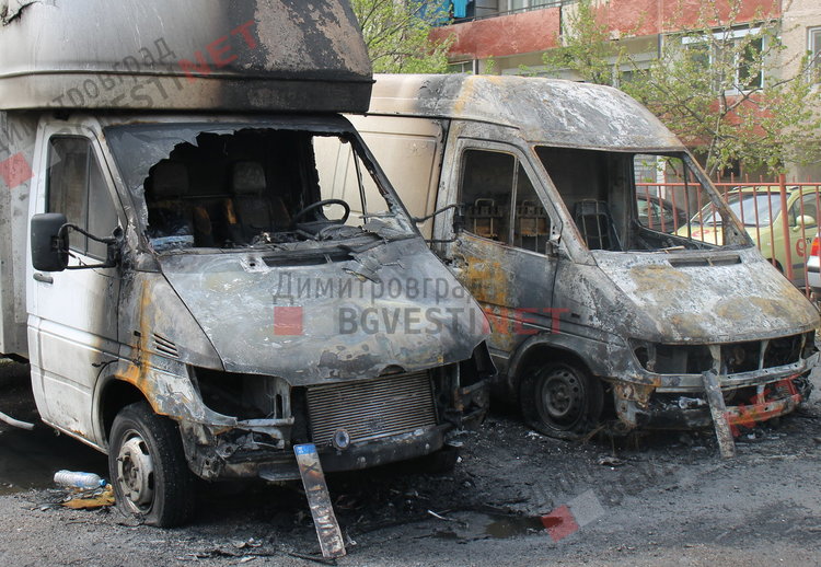 Изгорели бусове на паркинг в Димитровград