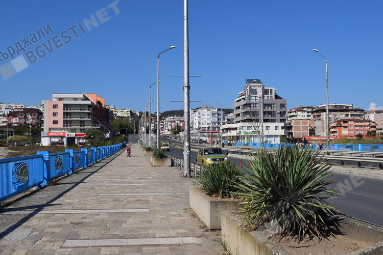 Нито едно кошче на мостовете на Кърджали, отпадъците отиват в Арда