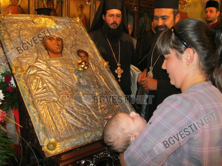 Днес се чества чудотворната икона "Златната ябълка"