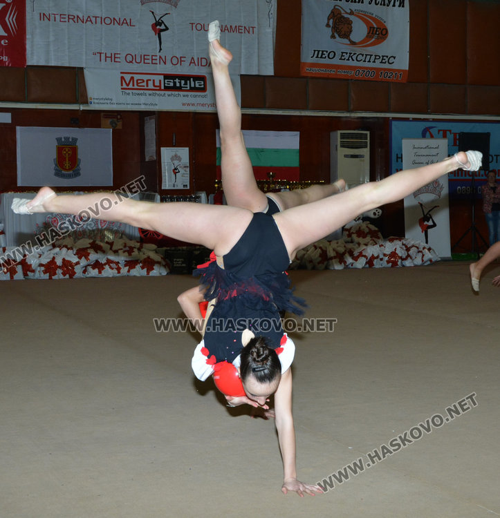 Красиви изпълнения на ансамблите във втория ден от "Кралица на Аида"