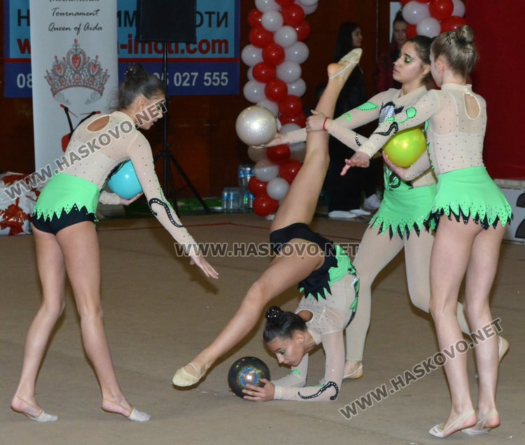 Красиви изпълнения на ансамблите във втория ден от "Кралица на Аида"