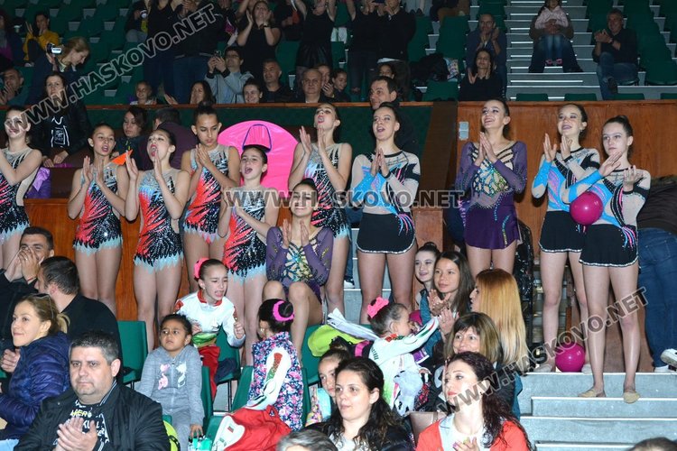 Красиви изпълнения на ансамблите във втория ден от "Кралица на Аида"