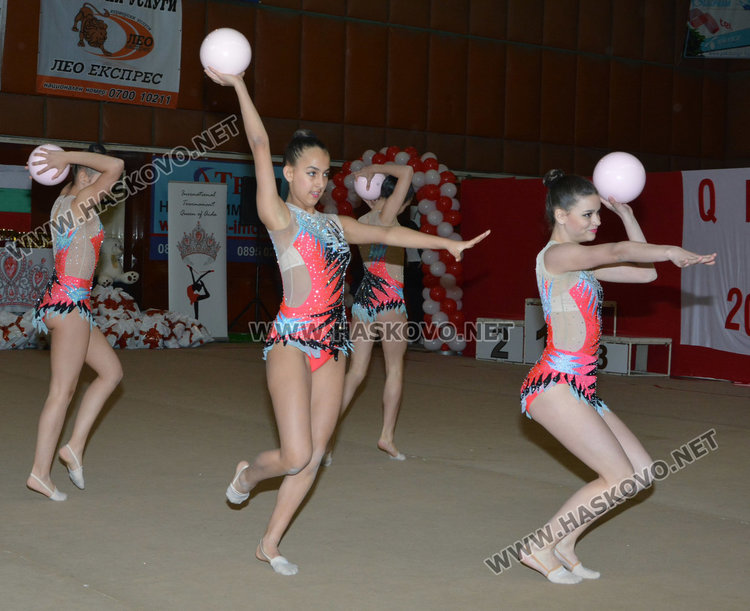 Красиви изпълнения на ансамблите във втория ден от "Кралица на Аида"