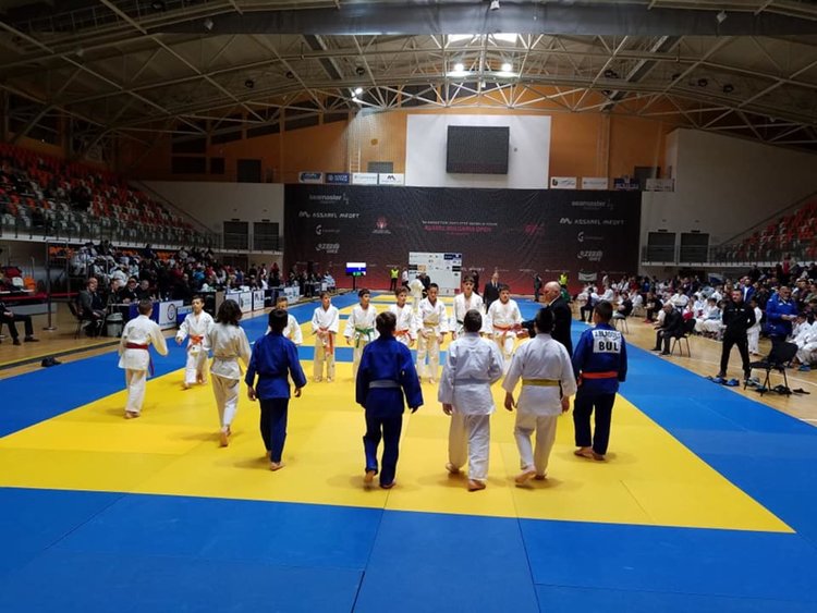 Хасковските джудисти с купа за трето място на Държавното