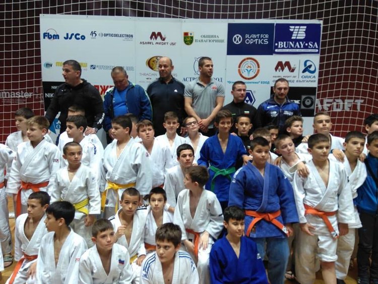 Хасковските джудисти с купа за трето място на Държавното