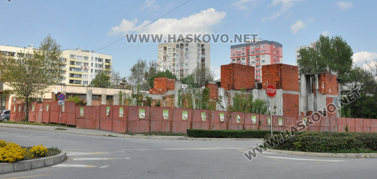 Децата от училище „Рилски“ с Великденски базар за изграждането на храма в Орфей