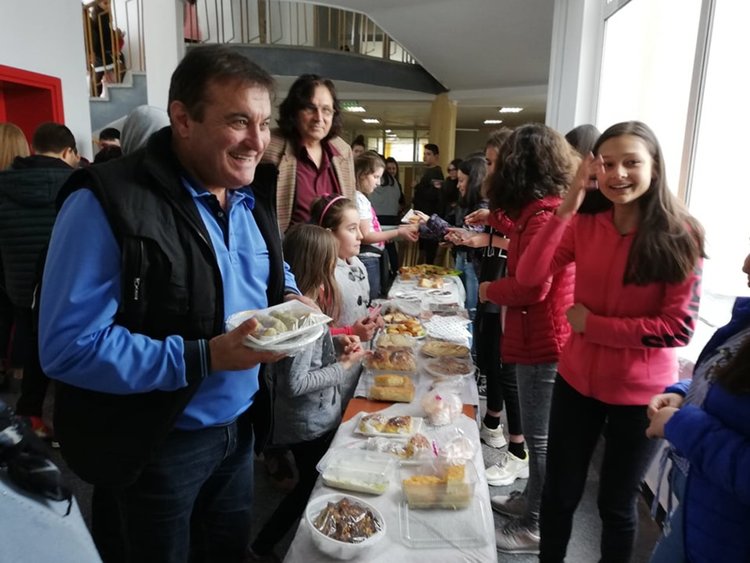 Великденски благотворителни акции на "Ръка за помощ"