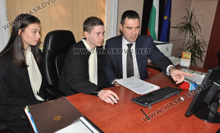 Десислава, Александър и съдия Пламен Георгиев