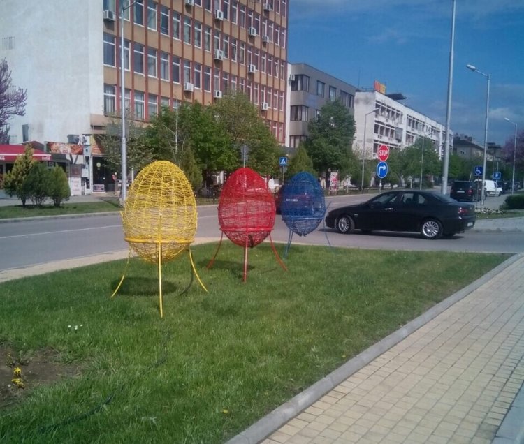 Димитровград с обновена великденска украса