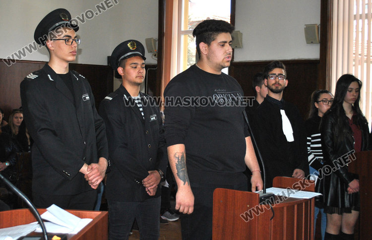 Симулация: 8 г. затвор за подземен бос, склонил непълнолетни към разврат