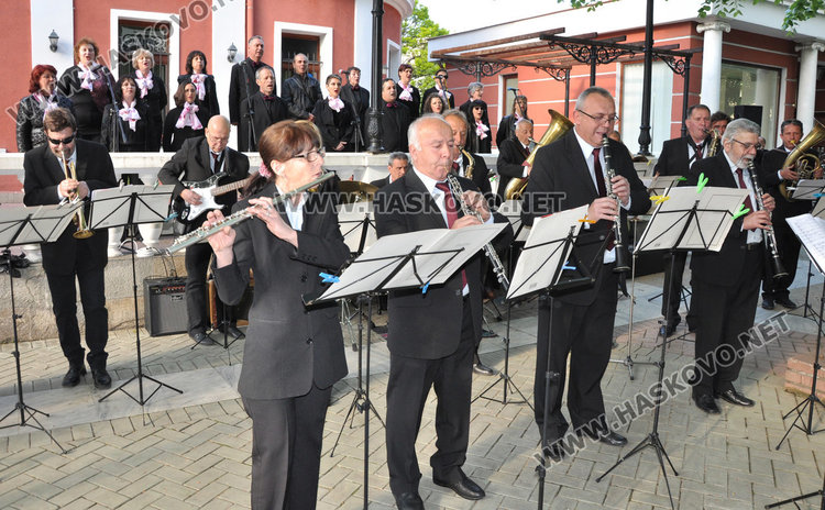 Поетесата Невена Борисова запали литературния огън в Хасково за 47-ми път