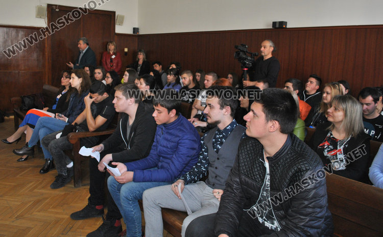 Симулация: 8 г. затвор за подземен бос, склонил непълнолетни към разврат