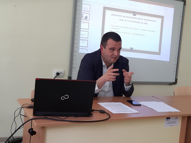 Никола Чанев с открит Урок по Конституция в СУ"Отец Паисий"