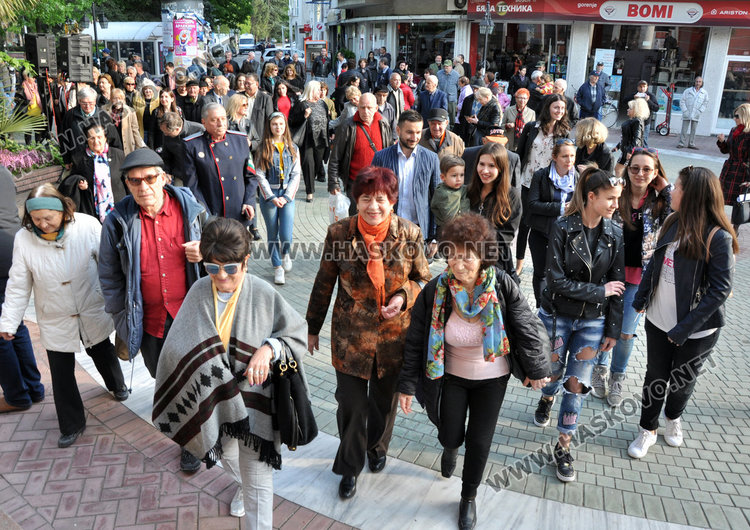 Поетесата Невена Борисова запали литературния огън в Хасково за 47-ми път