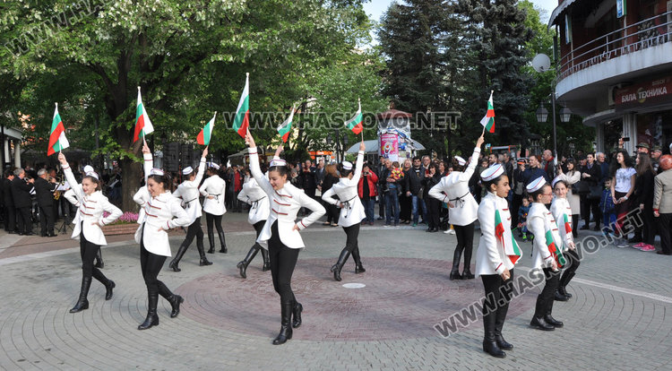 Поетесата Невена Борисова запали литературния огън в Хасково за 47-ми път