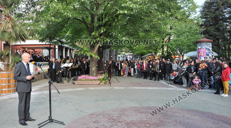 Поетесата Невена Борисова запали литературния огън в Хасково за 47-ми път