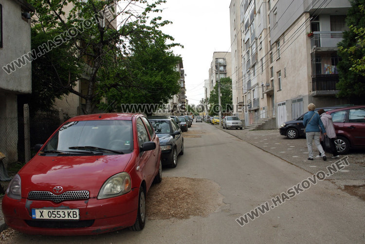Дупки след аварии стоят без асфалт. ВиК: изчакахме заради скрити течове